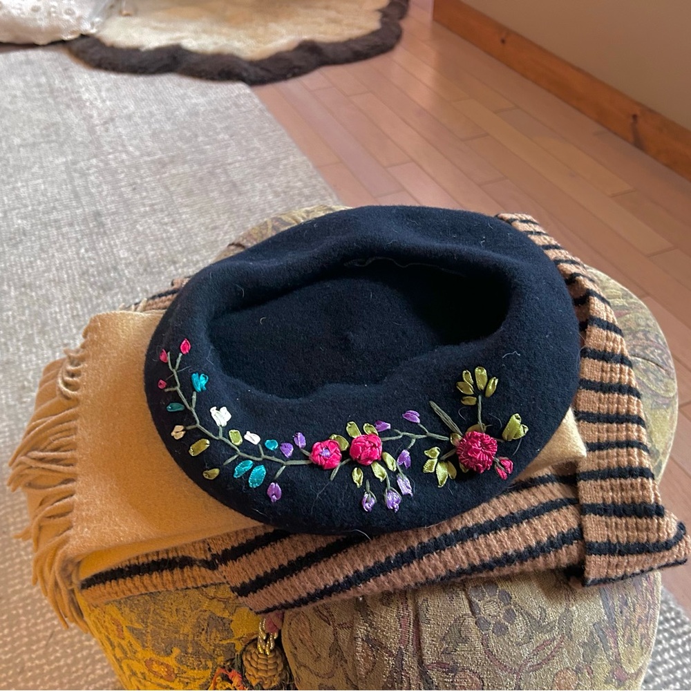 Embroidered handmade Lisa Farrell Chicago Black Beret embroidered floral small